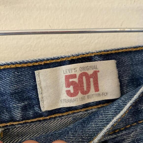 LEVIS 501 cut off dark wash denim shorts - Picture 4 of 4